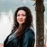 Contact Elisabeth Macias